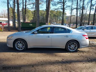 2009 Nissan Maxima 3.5 S with VIN 1N4AA51E19C853663, listed as a IAAI auction lot 41327128 with 127,118 mi miles. Bid and sale history available at carsss.com. Image 14.