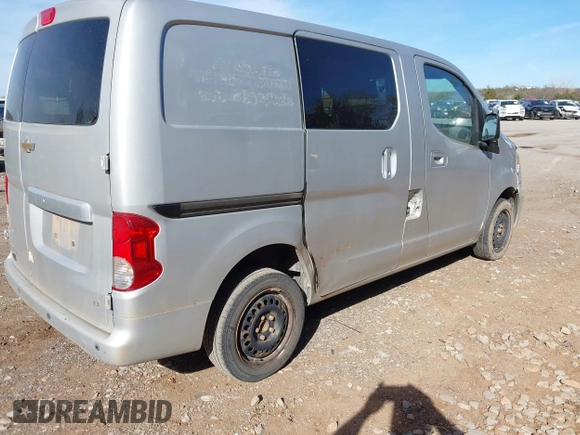 2015 Chevrolet City Express Cargo LT z VIN 3N63M0ZN5FK694828, wystawiony jako IAAI lot #41795345 z przebiegiem 220 533 mil mil oraz . Historia ofert i sprzedaży dostępna na DreamBid. Obrazek 4.
