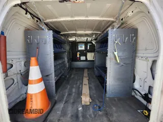 2009 Ford Econoline Cargo z VIN 1FTNE24L39DA13631, wystawiony jako IAAI lot #42563186 z przebiegiem 140 603 mil mil oraz . Historia ofert i sprzedaży dostępna na DreamBid. Obrazek 12.