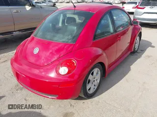 2007 Volkswagen New Beetle Coupe with VIN 3VWPW31CX7M516734, listed as a IAAI auction lot 42064352 with 69,898 mi miles. Bid and sale history available at carsss.com. Image 4.