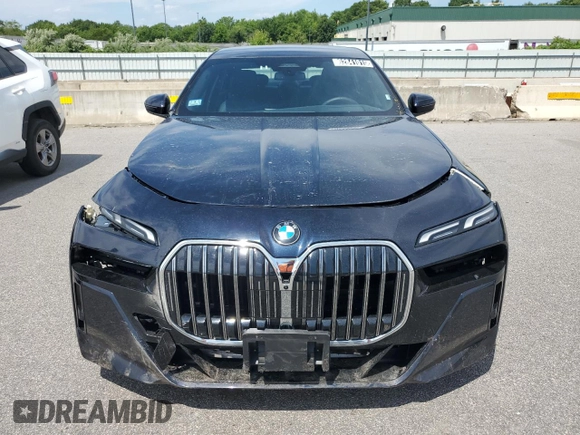 2025 BMW 7 Series 740i xDrive with VIN WBA33EH07SCU55254, listed as a Copart auction lot 62841015 with 4,314 mi miles and Clean title. Bid and sale history available at DreamBid. Image 5.