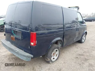 2005 Chevrolet Astro Cargo Van with VIN 1GCDM19X75B132325, listed as a IAAI auction lot 41855931 with 999,999 mi miles. Bid and sale history available at carsss.com. Image 4.