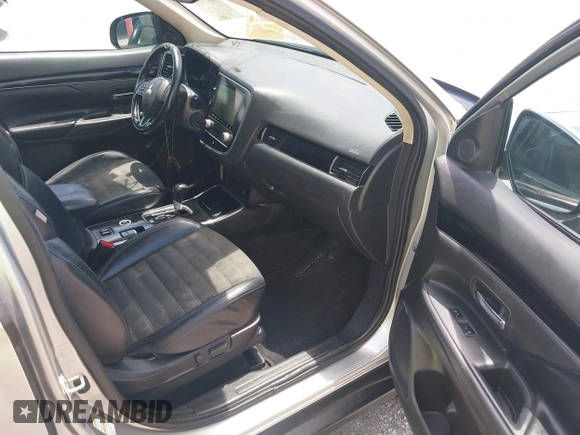 2020 Mitsubishi Outlander ES with VIN JA4AZ3A35LZ021814, listed as a IAAI auction lot 42455892 with 78,670 mi miles and . Bid and sale history available at DreamBid. Image 5.