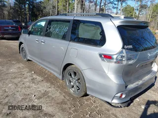 2018 Toyota Sienna SE z VIN 5TDXZ3DC3JS927325, wystawiony jako IAAI lot #41708684 z przebiegiem 95 929 mil mil oraz . Historia ofert i sprzedaży dostępna na DreamBid. Obrazek 3.