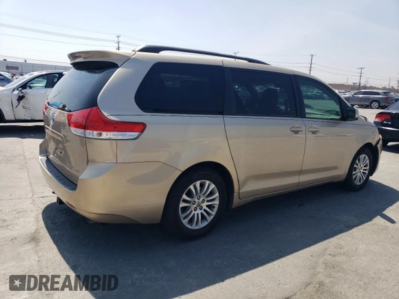 2013 Toyota Sienna XLE AAS с VIN 5TDYK3DC6DS322289, выставлен на аукционе Copart как лот 54626135 с пробегом 131 203 миль миль и Списание • Salvage title. История ставок и продаж доступна на DreamBid. Изображение 3.