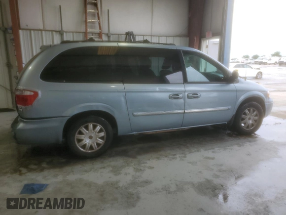 2005 Chrysler Town & Country Touring with VIN 2C8GP54L05R267565, listed as a Copart auction lot 55351955 with 116,292 mi miles and Salvage Title. Bid and sale history available at DreamBid. Image 3.