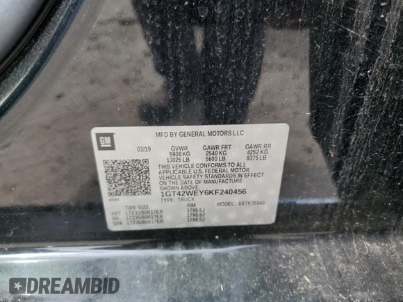 2019 GMC Sierra 3500HD Denali z VIN 1GT42WEY6KF240456, wystawiony jako Copart lot #58896115 z przebiegiem 67 144 mil mil oraz Czysty tytuł • Clean title. Historia ofert i sprzedaży dostępna na DreamBid. Obrazek 12.