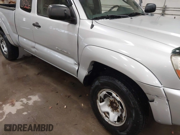 2005 Toyota Tacoma PreRunner z VIN 5TETU62N15Z064813, wystawiony jako IAAI lot #41353526 z przebiegiem 172 318 mil mil oraz . Historia ofert i sprzedaży dostępna na DreamBid. Obrazek 6.