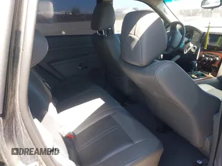 2005 Jeep Grand Cherokee Limited with VIN 1J8HR58N35C722387, listed as a IAAI auction lot 42229342 with 229,720 mi miles and . Bid and sale history available at DreamBid. Image 8.