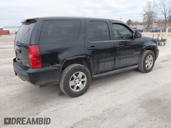 2008 Chevrolet Tahoe Police z VIN 1GNEC030X8R246979, wystawiony jako IAAI lot #41714414 z przebiegiem 209 942 mil mil oraz . Historia ofert i sprzedaży dostępna na DreamBid. Obrazek 4.