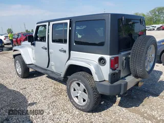 2012 Jeep Wrangler Unlimited Altitude z VIN 1C4HJWEGXCL120397, wystawiony jako IAAI lot #42219976 z przebiegiem 119 172 mil mil oraz . Historia ofert i sprzedaży dostępna na DreamBid. Obrazek 3.