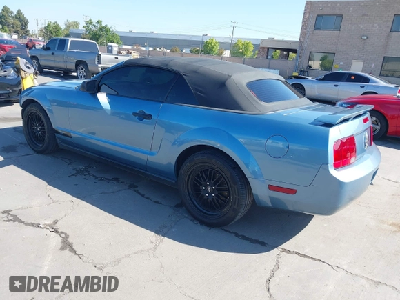 2005 Ford Mustang Deluxe with VIN 1ZVFT84N655232308, listed as a IAAI auction lot 42139250 with 200,850 mi miles. Bid and sale history available at carsss.com. Image 3.