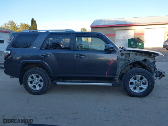 2017 Toyota 4Runner SR5 with VIN JTEBU5JR2H5415869, listed as a IAAI auction lot 40962324 with 104,143 mi miles. Bid and sale history available at carsss.com. Image 13.