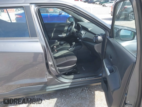 2019 Nissan Kicks S with VIN 3N1CP5CU9KL566347, listed as a IAAI auction lot 41851696 with 40,801 mi miles and . Bid and sale history available at carsss.com. Image 5.