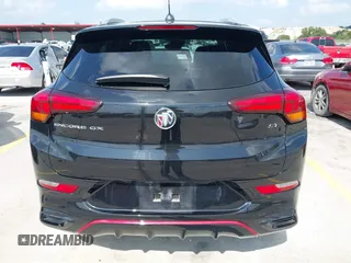 2020 Buick Encore GX Select z VIN KL4MMDS2XLB080034, wystawiony jako IAAI lot #42400884 z przebiegiem 67 632 mil mil oraz . Historia ofert i sprzedaży dostępna na DreamBid. Obrazek 16.