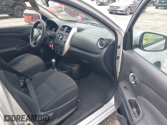 2016 Nissan Versa S z VIN 3N1CN7AP8GL883199, wystawiony jako IAAI lot #42005328 z przebiegiem 40 659 mil mil oraz . Historia ofert i sprzedaży dostępna na DreamBid. Obrazek 5.