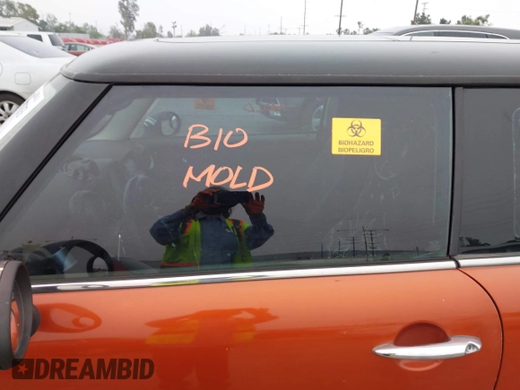 2011 MINI Hardtop with VIN WMWSU3C55BT097555, listed as a IAAI auction lot 42043733 with 185,071 mi miles and . Bid and sale history available at DreamBid. Image 14.
