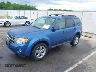 2010 Ford Escape XLT z VIN 1FMCU0D79AKC48435, wystawiony jako IAAI lot #42230904 z przebiegiem 137 530 mil mil oraz . Historia ofert i sprzedaży dostępna na DreamBid. Obrazek 2.