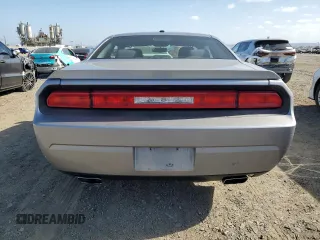2014 Dodge Challenger R/T z VIN 2C3CDYBT2EH101684, wystawiony jako Copart lot #53581785 z przebiegiem 159 637 mil mil oraz Szkoda całkowita • Salvage title. Historia ofert i sprzedaży dostępna na DreamBid. Obrazek 6.