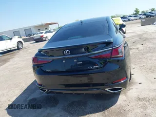 2022 Lexus ES 350 F Sport z VIN 58AGZ1B14NU132568, wystawiony jako IAAI lot #41986467 z przebiegiem 28 714 mil mil oraz . Historia ofert i sprzedaży dostępna na DreamBid. Obrazek 17.