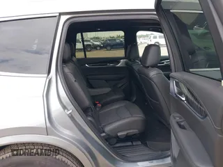 2025 Cadillac XT6 FWD Premium Luxury with VIN 1GYKPCRS0SZ119055, listed as a IAAI auction lot 42574001 with 17,137 mi miles and . Bid and sale history available at DreamBid. Image 8.