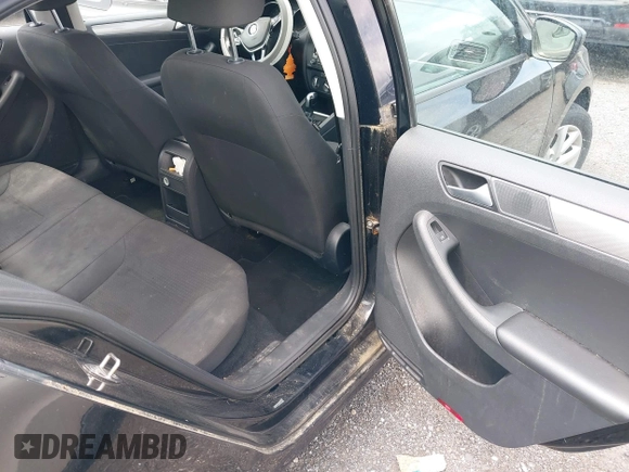 2015 Volkswagen Jetta SE with VIN 3VWD17AJ4FM238189, listed as a IAAI auction lot 42631257 with 92,561 mi miles and . Bid and sale history available at DreamBid. Image 8.