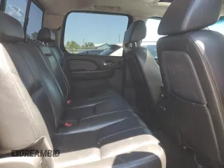 2008 GMC Sierra Denali z VIN 2GTEK638X81297881, wystawiony jako Copart lot #62998334 z przebiegiem 247 347 mil mil oraz Nie do naprawy. Historia ofert i sprzedaży dostępna na DreamBid. Obrazek 10.