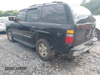2005 Chevrolet Tahoe Z71 z VIN 1GNEC13T85R213569, wystawiony jako IAAI lot #42229453 z przebiegiem 371 339 mil mil oraz . Historia ofert i sprzedaży dostępna na DreamBid. Obrazek 3.