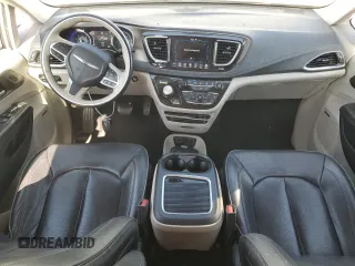 2018 Chrysler Pacifica Limited with VIN 2C4RC1GG0JR259957, listed as a Copart auction lot 66888725 with 131,371 mi miles and Clean title. Bid and sale history available at DreamBid. Image 8.