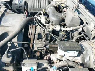 1998 Chevrolet Silverado 1500 z VIN 1GCEC14W7WZ242760, wystawiony jako IAAI lot #42770334 z przebiegiem 221 476 mil mil oraz . Historia ofert i sprzedaży dostępna na DreamBid. Obrazek 15.