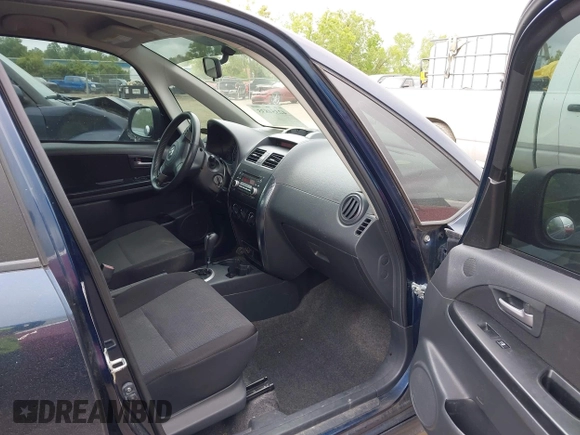 2009 Suzuki SX4 Sport FWD z VIN JS2YC414196200260, wystawiony jako IAAI lot #42354835 z przebiegiem 175 909 mil mil oraz . Historia ofert i sprzedaży dostępna na DreamBid. Obrazek 5.