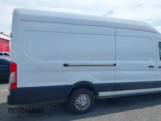 2023 Ford Transit Cargo z VIN 1FTBR3U86PKA69175, wystawiony jako IAAI lot #42520049 z przebiegiem 50 866 mil mil oraz . Historia ofert i sprzedaży dostępna na DreamBid. Obrazek 6.