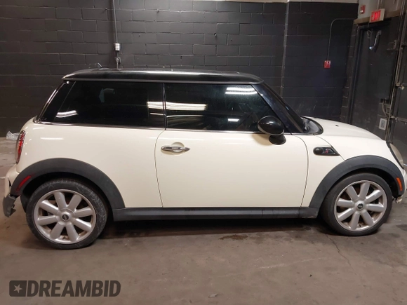 2010 MINI Hardtop S with VIN WMWMF7C5XATX41382, listed as a IAAI auction lot 40558359 with 96,158 mi miles and . Bid and sale history available at DreamBid. Image 13.