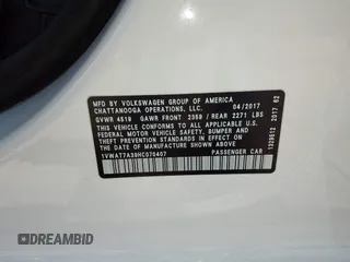 2017 Volkswagen Passat S z VIN 1VWAT7A39HC070407, wystawiony jako IAAI lot #41529297 z przebiegiem 99 427 mil mil oraz . Historia ofert i sprzedaży dostępna na DreamBid. Obrazek 9.