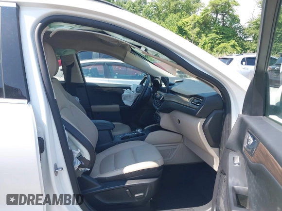 2020 Ford Escape Titanium z VIN 1FMCU9J90LUA39747, wystawiony jako IAAI lot #42369890 z przebiegiem 31 425 mil mil oraz . Historia ofert i sprzedaży dostępna na DreamBid. Obrazek 5.