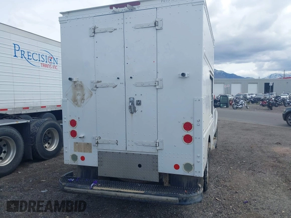 2015 Ford F-250 XL with VIN 1FDBF2B67FED21660, listed as a IAAI auction lot 42014093 with 560,205 mi miles and . Bid and sale history available at DreamBid. Image 16.