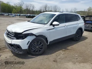 2024 Volkswagen Tiguan SE with VIN 3VVMB7AXXRM077048, listed as a Copart auction lot 54885705 with 9,414 mi miles and Salvage title. Bid and sale history available at DreamBid. Image 1.