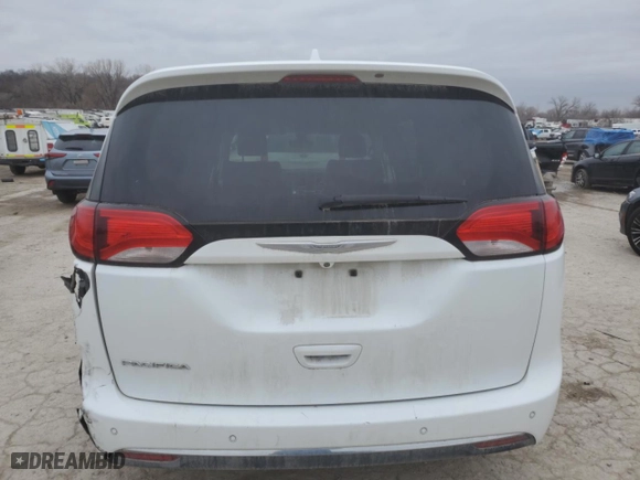 2017 Chrysler Pacifica Touring-L with VIN 2C4RC1BG0HR572492, listed as a Copart auction lot 43743405 with 124,002 mi miles and Salvage Title. Bid and sale history available at carsss.com. Image 6.
