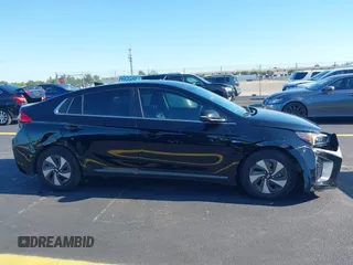 2019 Hyundai Ioniq SEL z VIN KMHC75LC3KU105621, wystawiony jako IAAI lot #42260425 z przebiegiem 58 668 mil mil oraz . Historia ofert i sprzedaży dostępna na DreamBid. Obrazek 14.