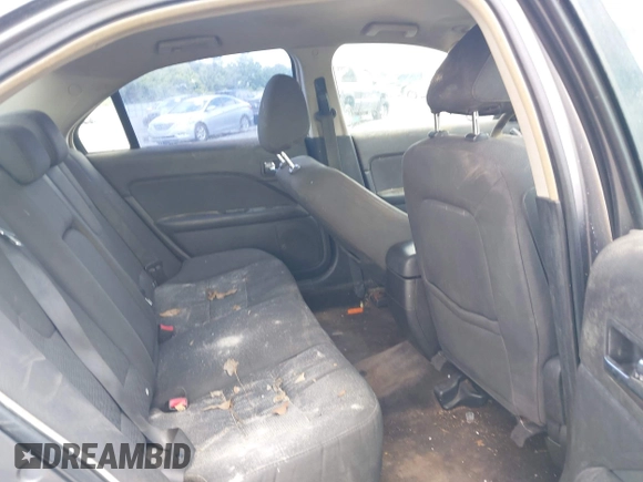 2010 Ford Fusion SE z VIN 3FAHP0HA0AR390424, wystawiony jako IAAI lot #42412805 z przebiegiem 276 002 mil mil oraz . Historia ofert i sprzedaży dostępna na DreamBid. Obrazek 8.
