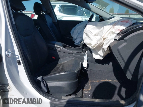 2014 Hyundai Azera with VIN KMHFG4JGXEA345249, listed as a IAAI auction lot 42118221 with 66,567 mi miles and . Bid and sale history available at carsss.com. Image 5.