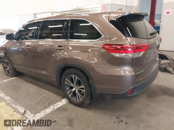 2018 Toyota Highlander LE with VIN 5TDBZRFH7JS492041, listed as a IAAI auction lot 41642278 with 90,019 mi miles and . Bid and sale history available at DreamBid. Image 3.