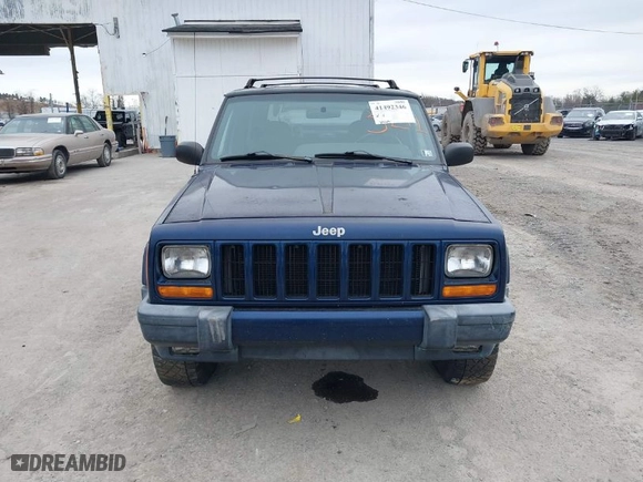 2000 Jeep Cherokee Police with VIN 1J4FF48S7YL223212, listed as a IAAI auction lot 41492346 with NaN miles. Bid and sale history available at carsss.com. Image 12.