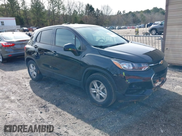 2022 Chevrolet Trax LS z VIN KL7CJKSM4NB527702, wystawiony jako IAAI lot #41339416 z przebiegiem 52 934 mil mil oraz . Historia ofert i sprzedaży dostępna na DreamBid. Obrazek 1.