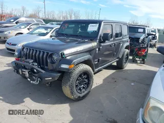 2020 Jeep Wrangler Unlimited Sport S z VIN 1C4HJXDN3LW155884, wystawiony jako IAAI lot #41868363 z przebiegiem 82 901 mil mil oraz . Historia ofert i sprzedaży dostępna na DreamBid. Obrazek 17.