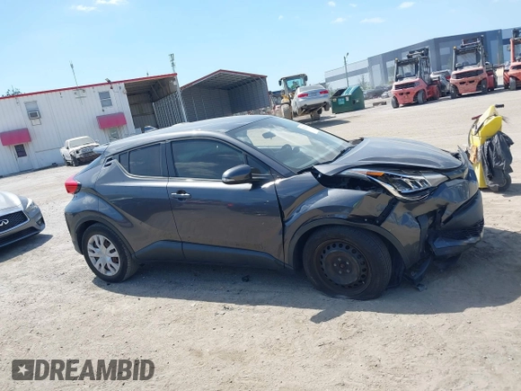 2020 Toyota C-HR LE z VIN NMTKHMBX4LR111797, wystawiony jako IAAI lot #42122726 z przebiegiem 62 138 mil mil oraz . Historia ofert i sprzedaży dostępna na DreamBid. Obrazek 13.