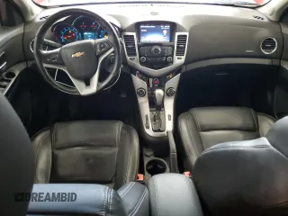 2014 Chevrolet Cruze 2LT z VIN 1G1PE5SB5E7274698, wystawiony jako Copart lot #56742225 z przebiegiem 205 203 mil mil oraz Szkoda całkowita • Salvage title. Historia ofert i sprzedaży dostępna na DreamBid. Obrazek 8.