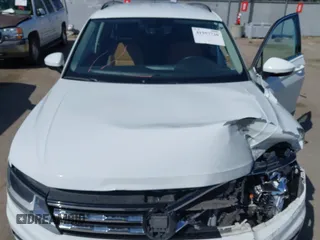2019 Volkswagen Tiguan SE with VIN 3VV2B7AX8KM193166, listed as a IAAI auction lot 41957720 with 61,981 mi miles and . Bid and sale history available at DreamBid. Image 10.