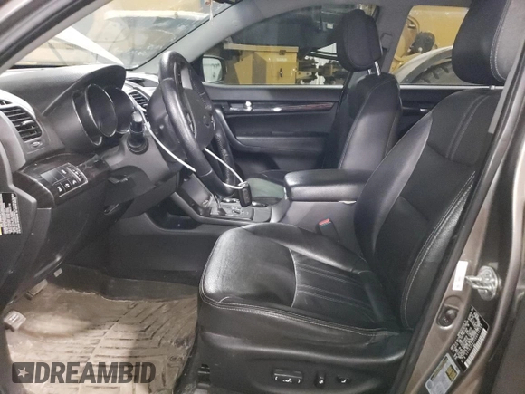 2013 Kia Sorento EX z VIN 5XYKUDA21DG411766, wystawiony jako Copart lot #55960765 z przebiegiem 159 584 mil mil oraz Szkoda całkowita • Salvage title. Historia ofert i sprzedaży dostępna na DreamBid. Obrazek 7.