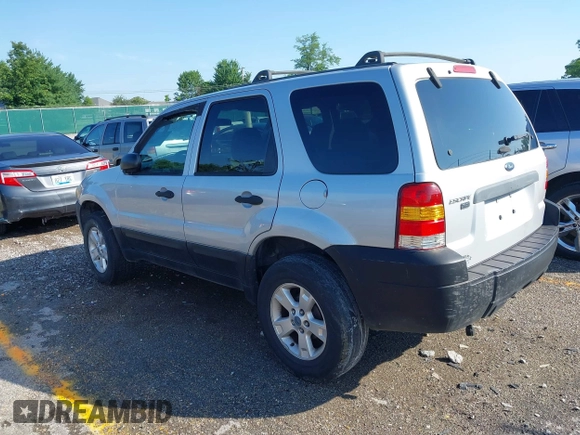 2005 Ford Escape XLT with VIN 1FMYU03175DA18437, listed as a IAAI auction lot 42567091 with 207,602 mi miles and . Bid and sale history available at DreamBid. Image 3.